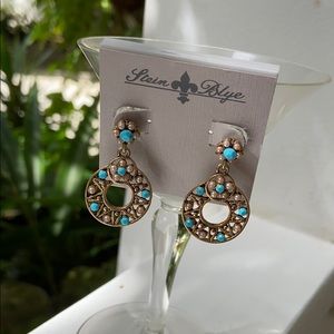 STEIN BLYE
STATEMENT DANGLE EARRINGS